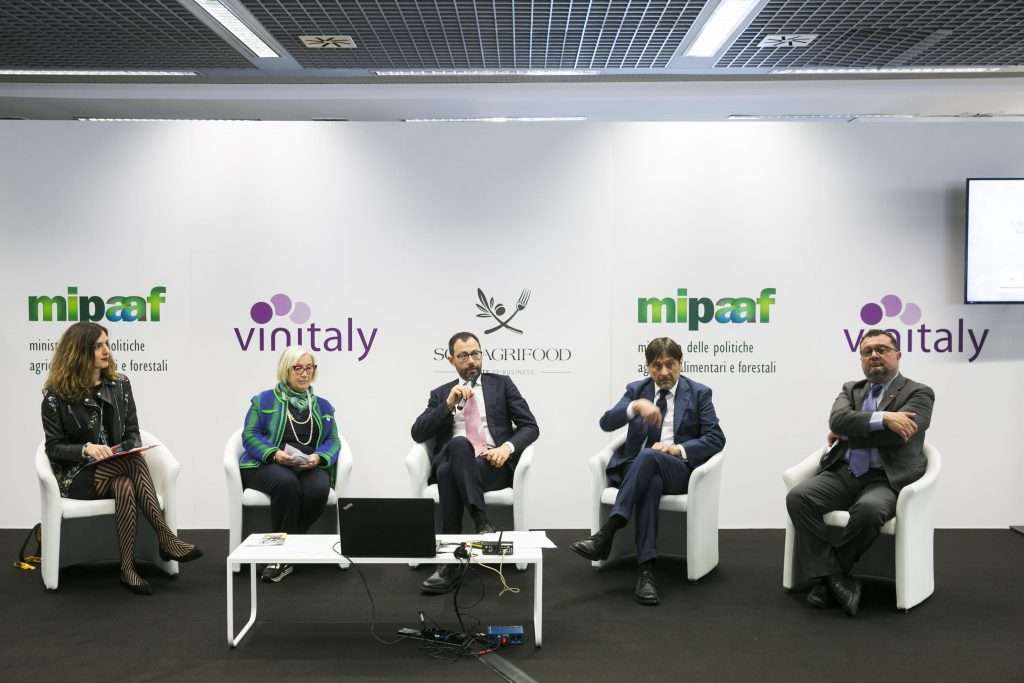 dasin laraloretidonatellacinellicolombinistefanopatuanellidariostefanoangeloradica scaled