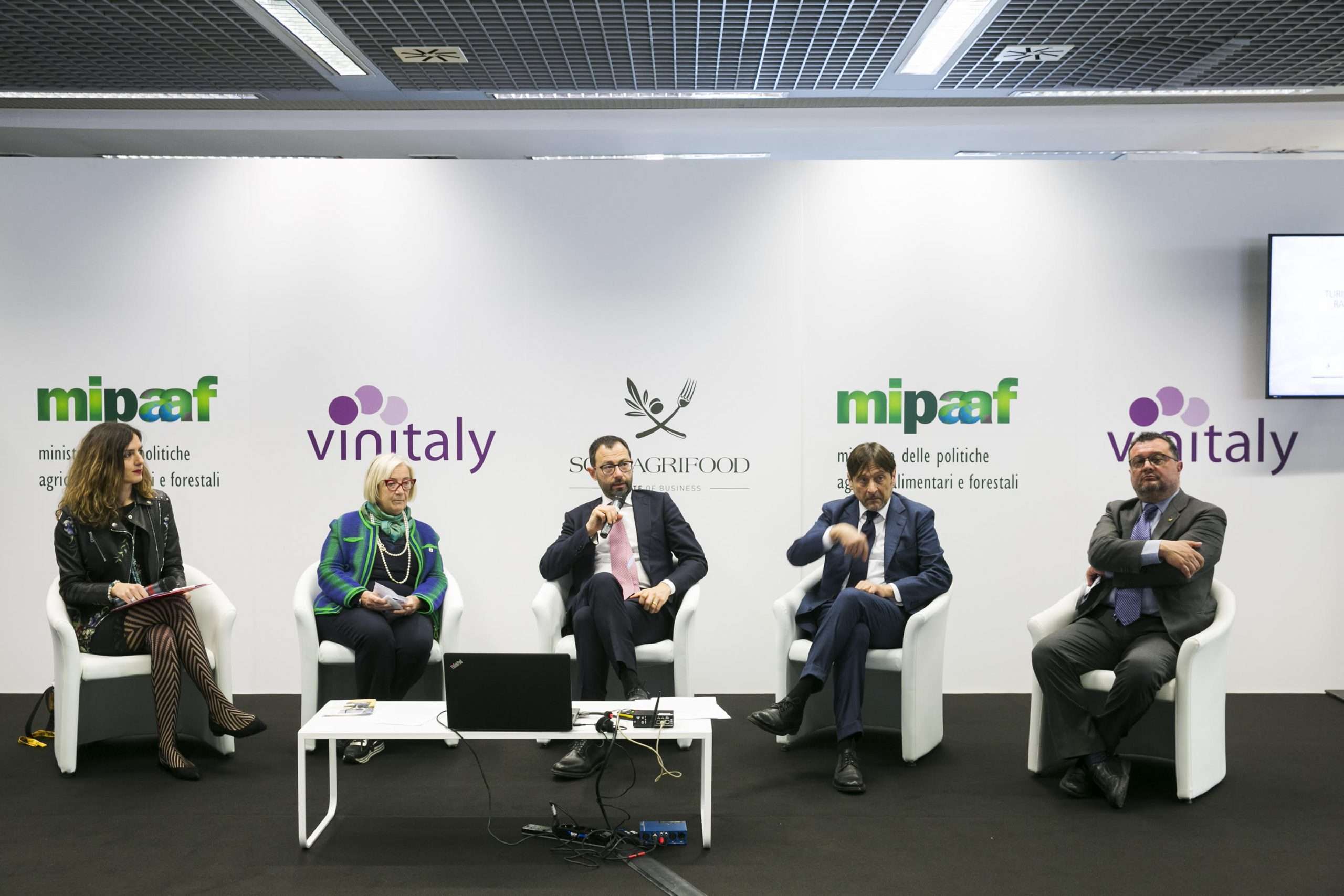 dasin laraloretidonatellacinellicolombinistefanopatuanellidariostefanoangeloradica scaled