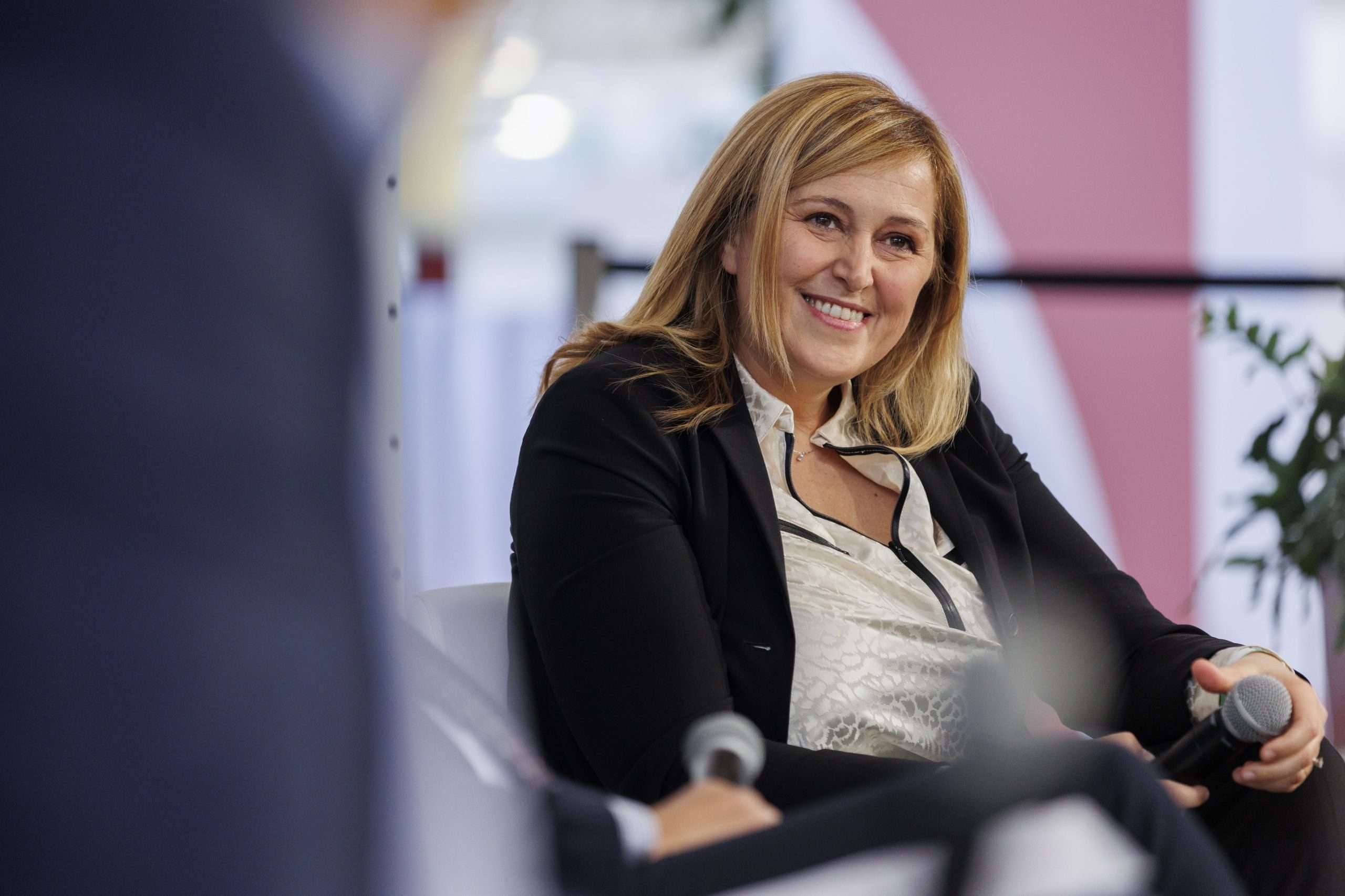 alessandraalbarelli direttricegenerale rivadelgardafierecongressi hospitality 2022 scaled