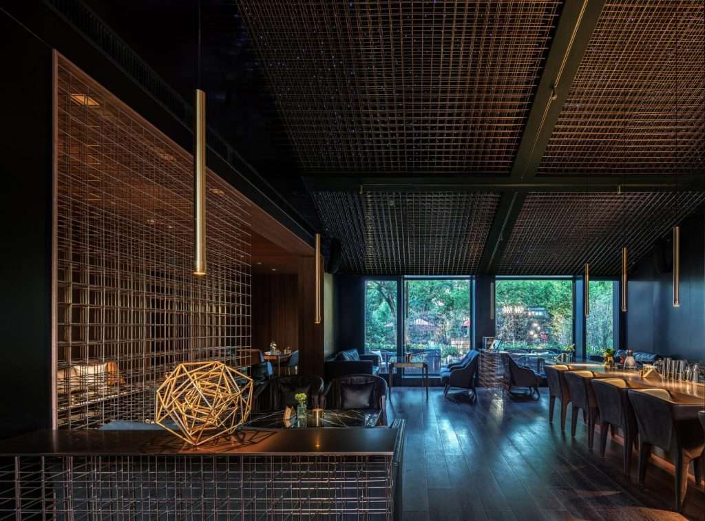 chinese restaurant empty