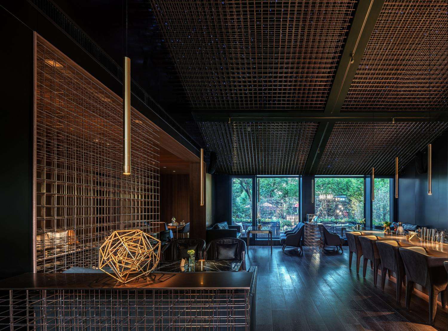 chinese restaurant empty