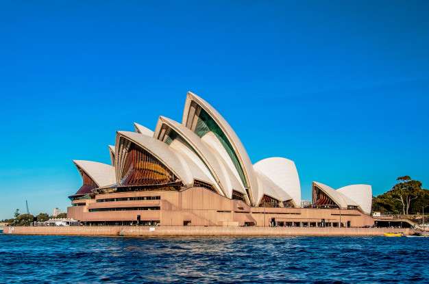 sydney opera house near beautiful sea clear blue sky 181624 8472