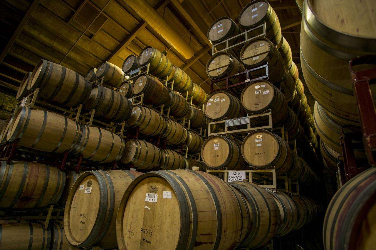 wine barrels 2906864 1280