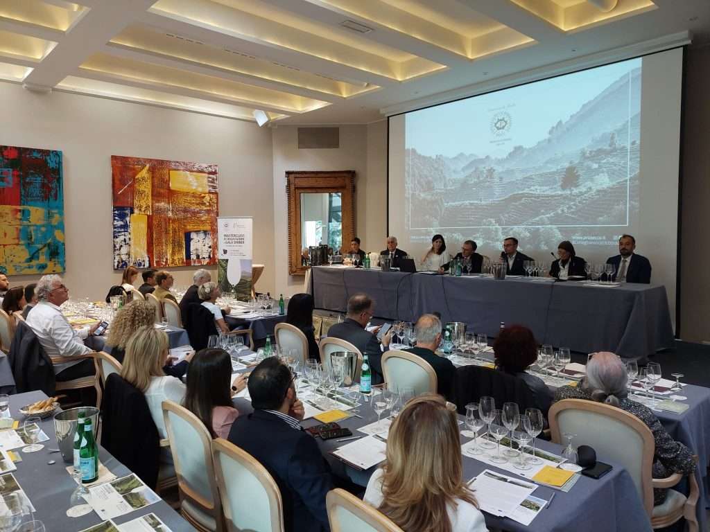 0d09f84f 25cd 78cb 43b9 31297ea9ad75