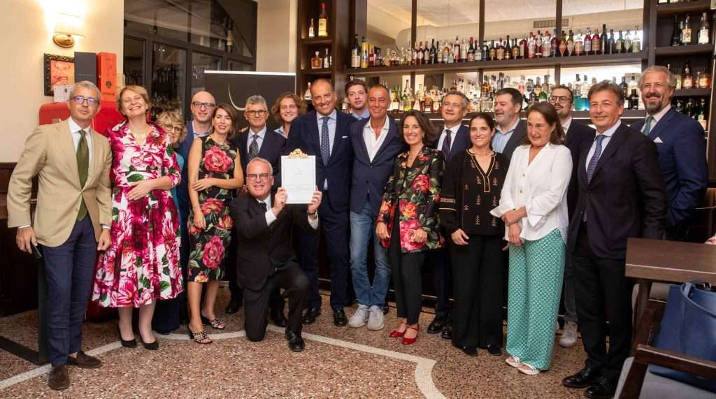 James Suckling con le 18 aziende dellIGM 1