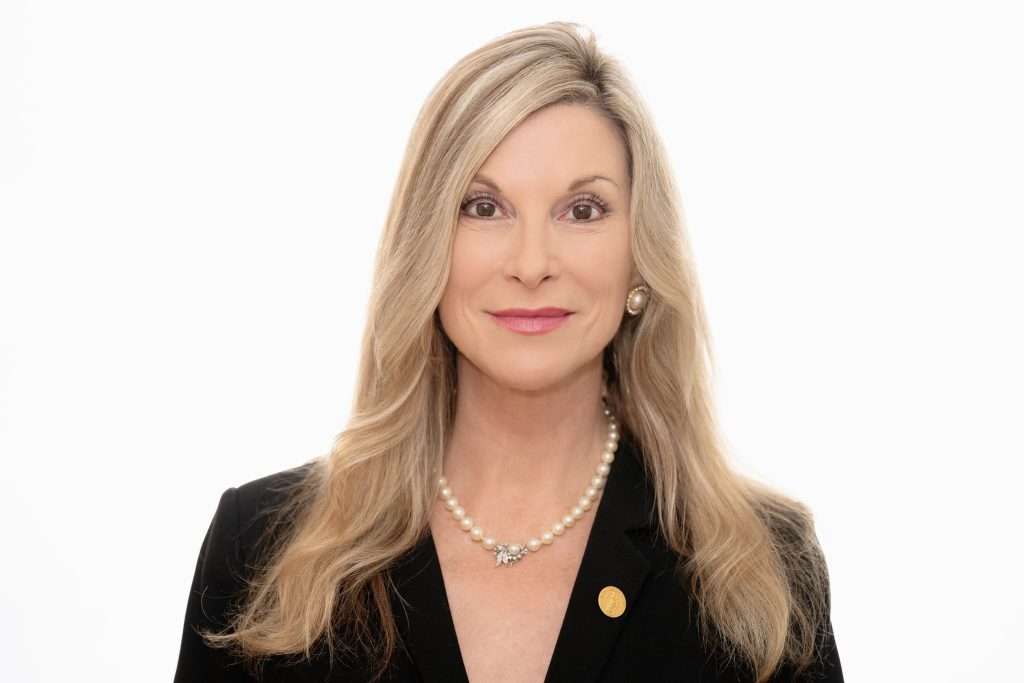 Liz Thach Professional Bio Photo