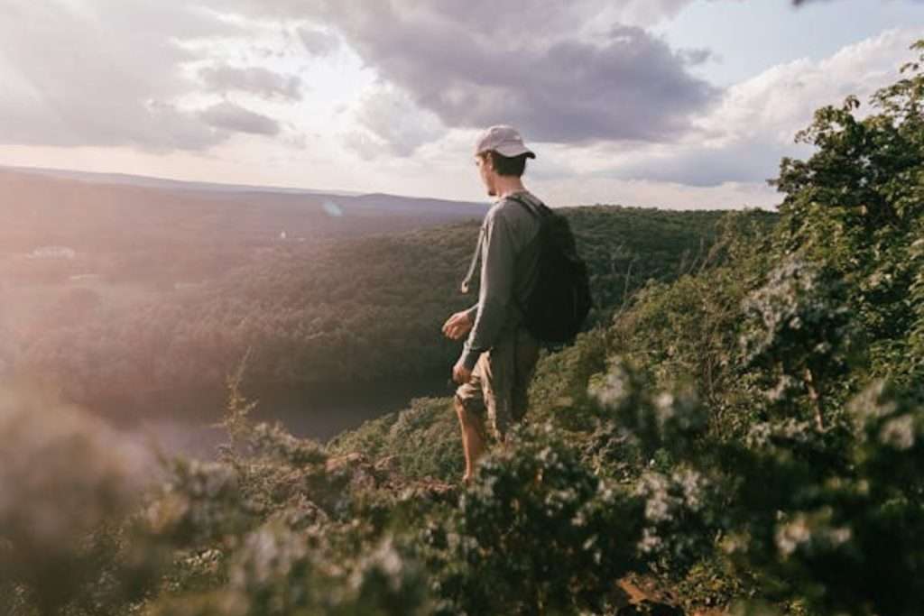 Pasqua con chi vuoi ma anche da soli si viaggia persino in solitaria pur di non rinunciare all’esperienza Italiana