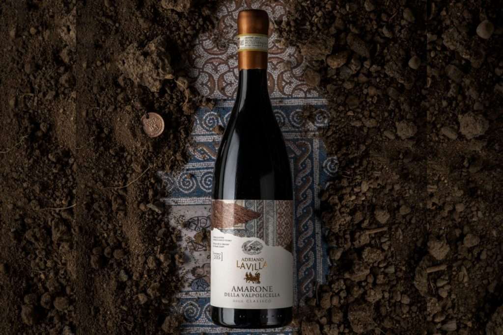 Amarone dei mosaici di Advision star del Vinitaly Design Award 2024