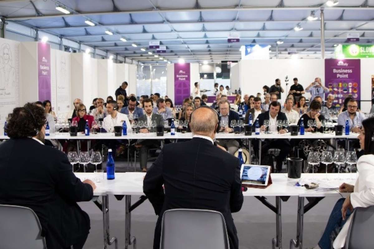 CON LA MASTERCLASS “AMPHORA REVOLUTION”, MERANO WINEFESTIVAL E VINITALY HANNO PRESENTATO IL NUOVO PROGETTO CHE PROMUOVE I VINI IN ANFORA