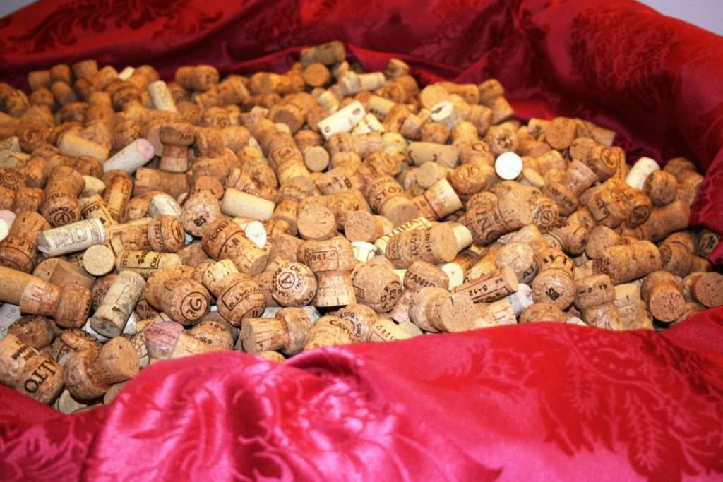 Che fine fanno i tappi di sughero? Diamogli una nuova vita con Winelivery e Amorim Cork Italia