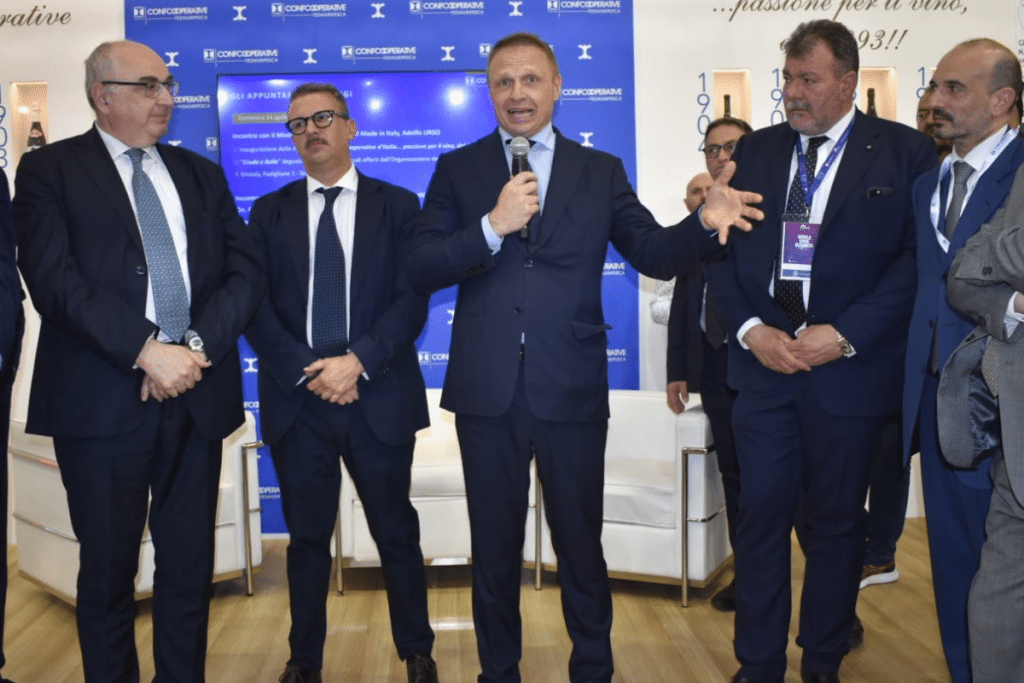Giornata Made in Italy il ministro dell'agricoltura Lollobrigida premia le cantine Cooperative centenarie
