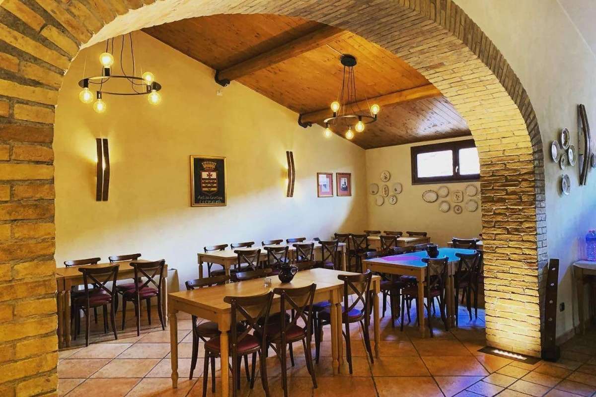 Before embarking on wine tourism, I need to renovate the tasting room.