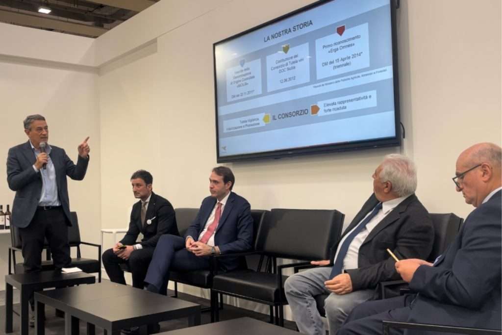 Prima giornata al Vinitaly 2024 per il Consorzio di tutela vini DOC Sicilia: presentato il progetto V.I.S.T.A. Lucido