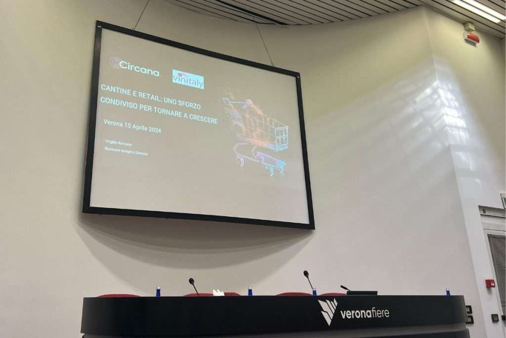 Vino nella grande distribuzione: un 2023 ancora in flessione, ma il calo diminuisce nel secondo semestre e nel primo trimestre 2024