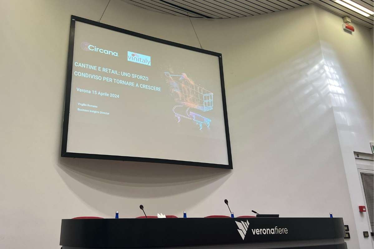 Vino nella grande distribuzione: un 2023 ancora in flessione, ma il calo diminuisce nel secondo semestre e nel primo trimestre 2024