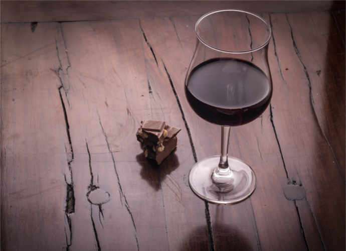 Vino rosso e cioccolato per combattere lAlzheimer