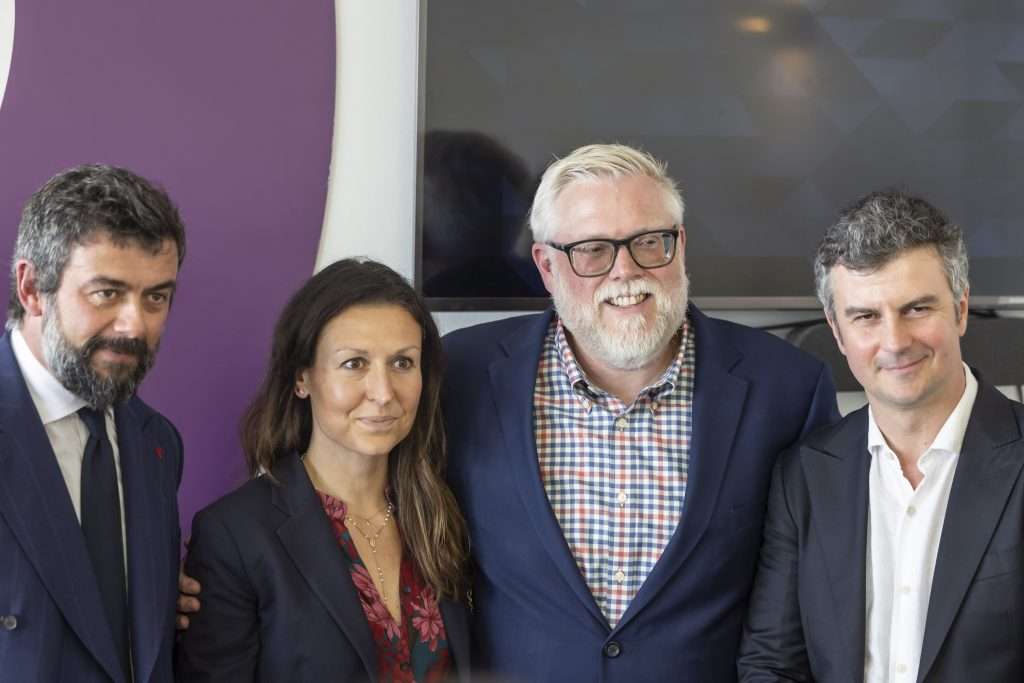 Riccardo, Cecilia e Alessandro Pasqua con Jeff Porter di Wine Enthusiast