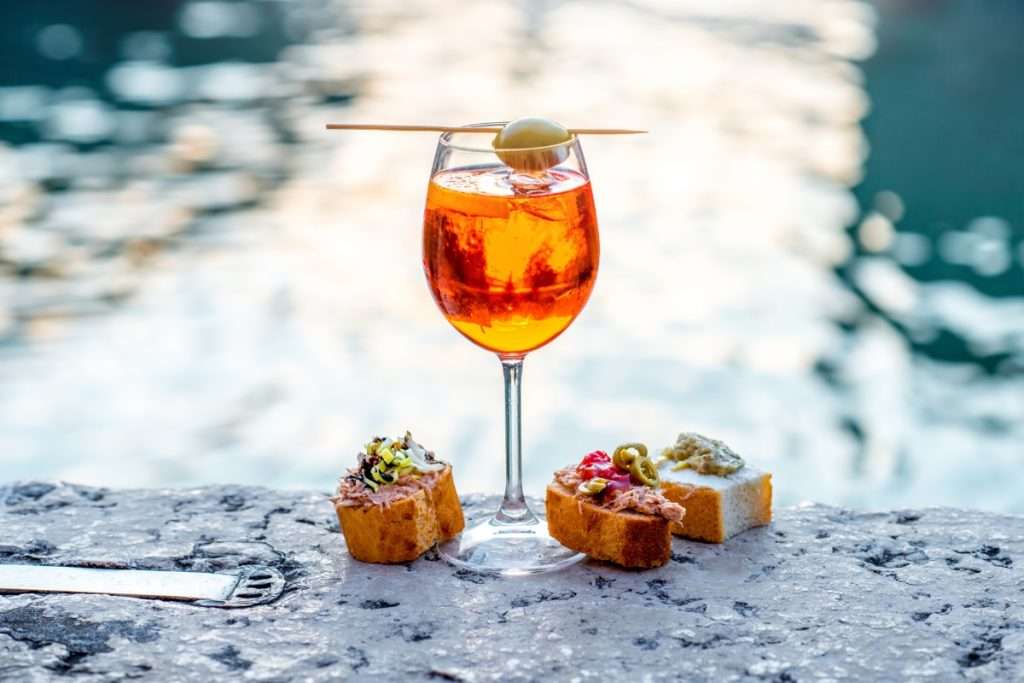 Aperitivi alcolici i protagonisti sono gli over 65