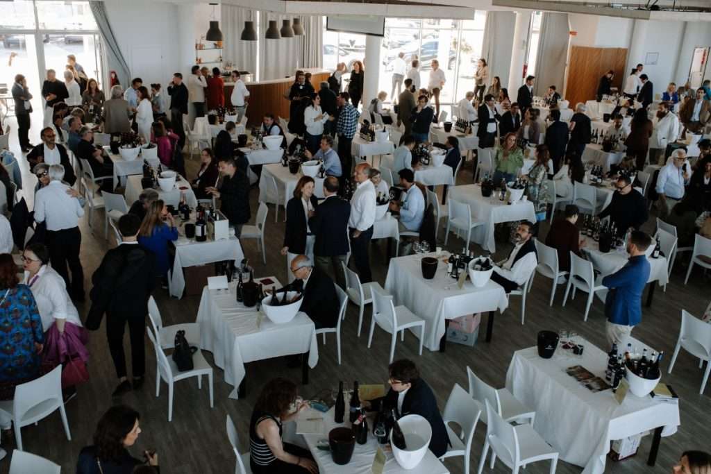 Vini, Sicilia si naviga a vista