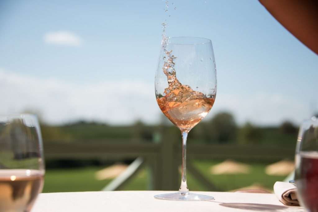Chiaretto di Bardolino l'essenza dell'estate italiana in un calice di rosè
