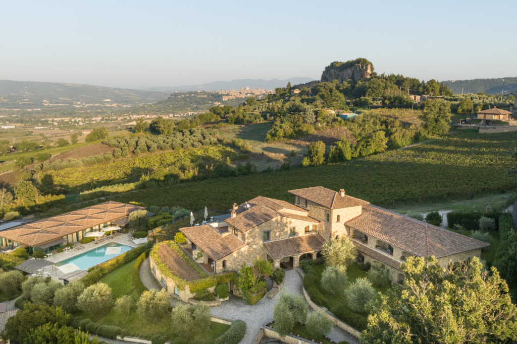 L'Umbria del vino sette cantine con wine resort