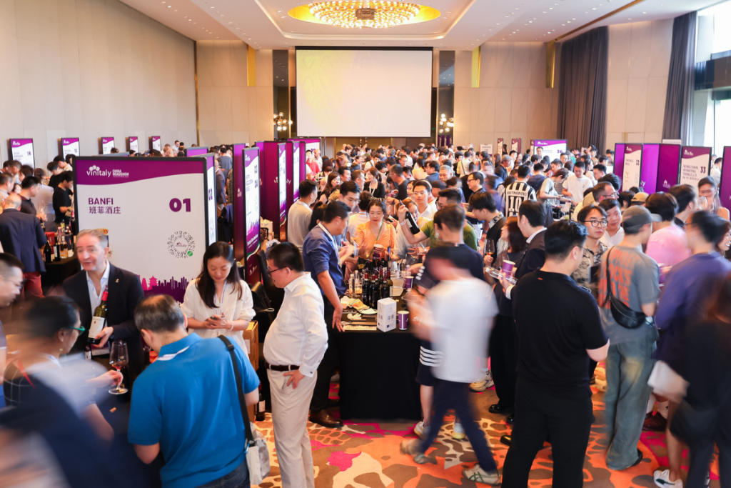 Vinitaly China Roadshow 2024 parte da Shanghai la settima edizione della grande tournée del vino italiano