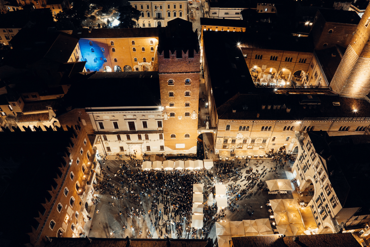 Hostaria Verona 2024 un decennio di successi tra vino, cultura e solidarietà