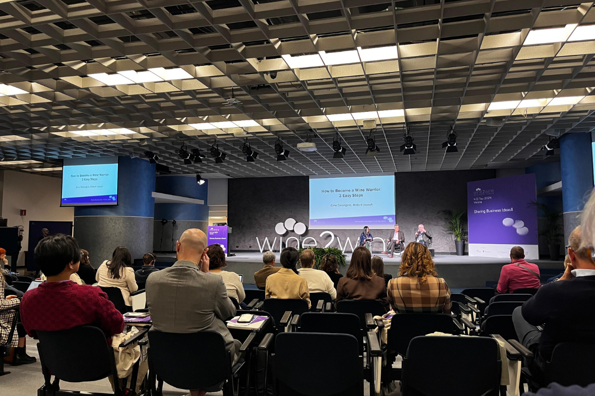 Come Over October il movimento che risponde al Sober October e Dry January, celebrando le connessioni umane e il piacere della socialità contro l’ascesa dell’AI