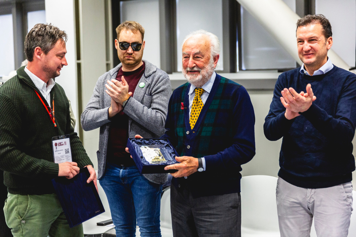 Lorenzo Cesconi annuncia l’addio alla presidenza della FIVI durante il Mercato dei Vini