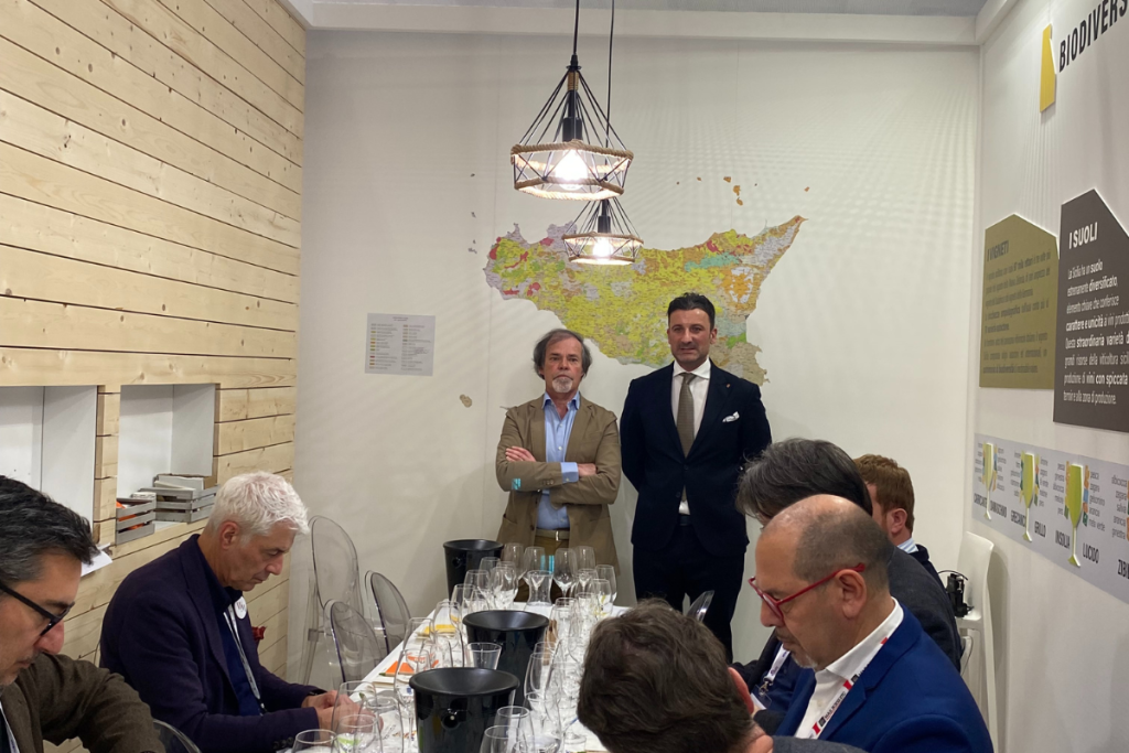 Il Lucido protagonista al Vinitaly 2025 una varietà siciliana versatile, grande interprete del territorio