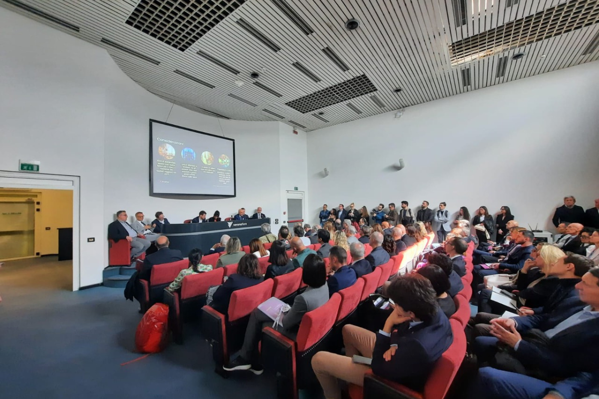 Nel 2024 le vendite di vino e spumante nella GDO italiana superano i 3,2 miliardi di euro, ma i volumi calano dello 0,7%