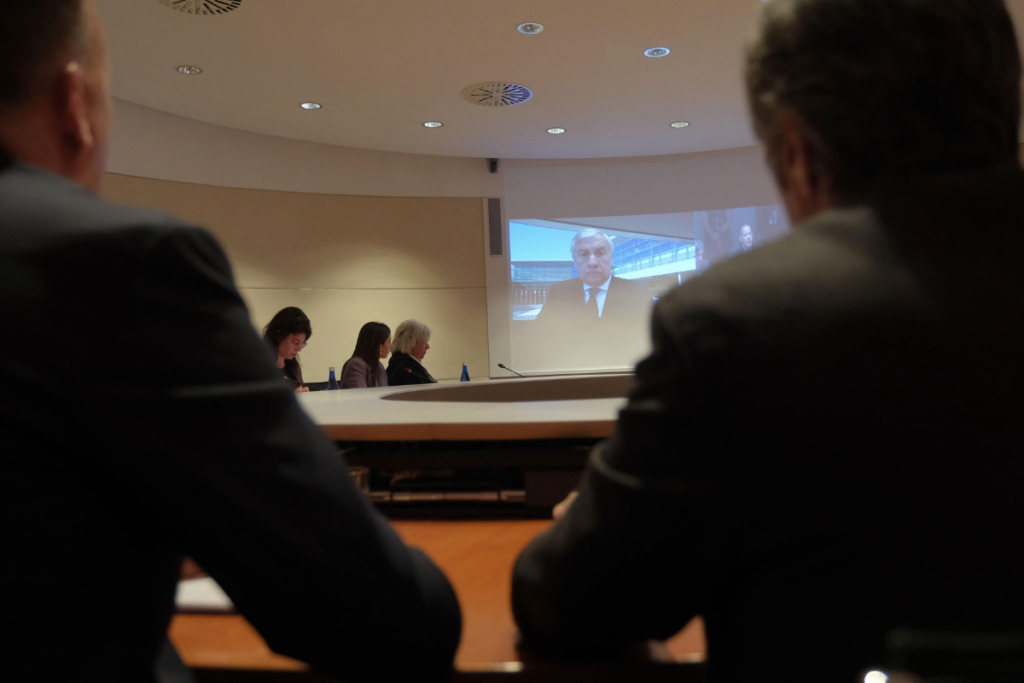 Tajani al Vinitaly “No a dazi sul whisky, servono nuove rotte per l’export europeo”