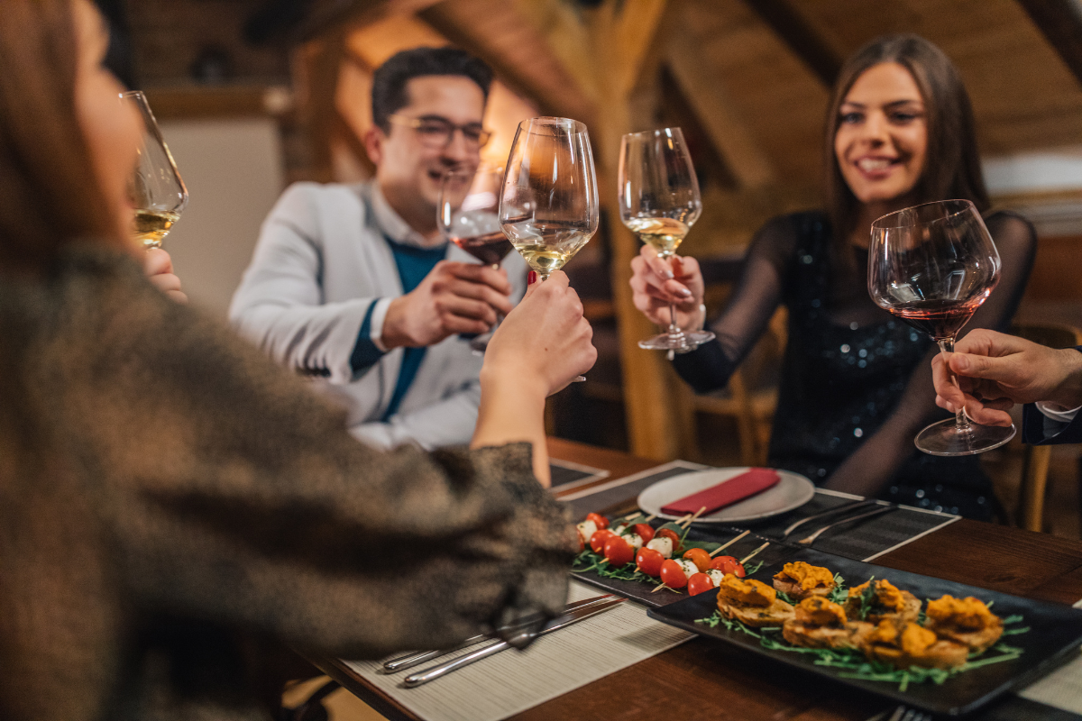 Se vuoi vendere vino ai giovani, smetti di parlare di vino (per un attimo)