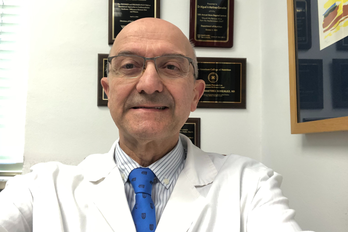 Wine at the table what science tells us Between health effects and social habits