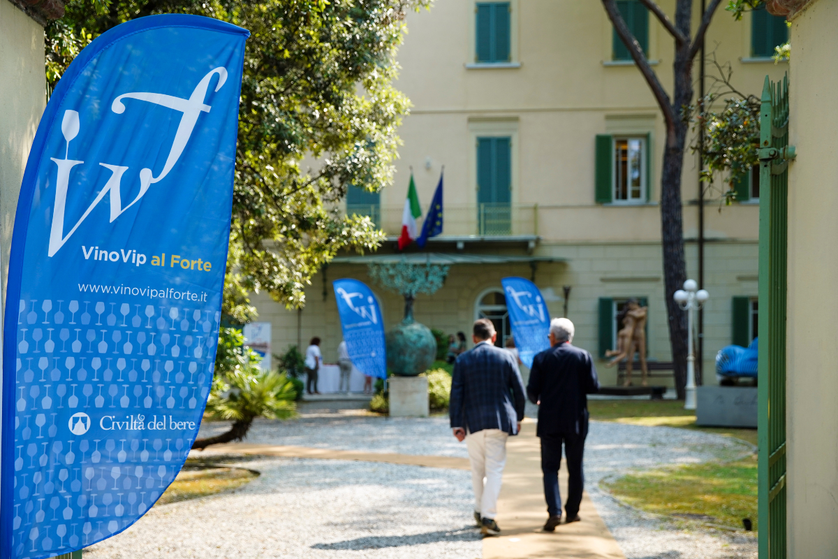 VinoVip al Forte celebra i grandi vini italiani e il futuro del settore enologico