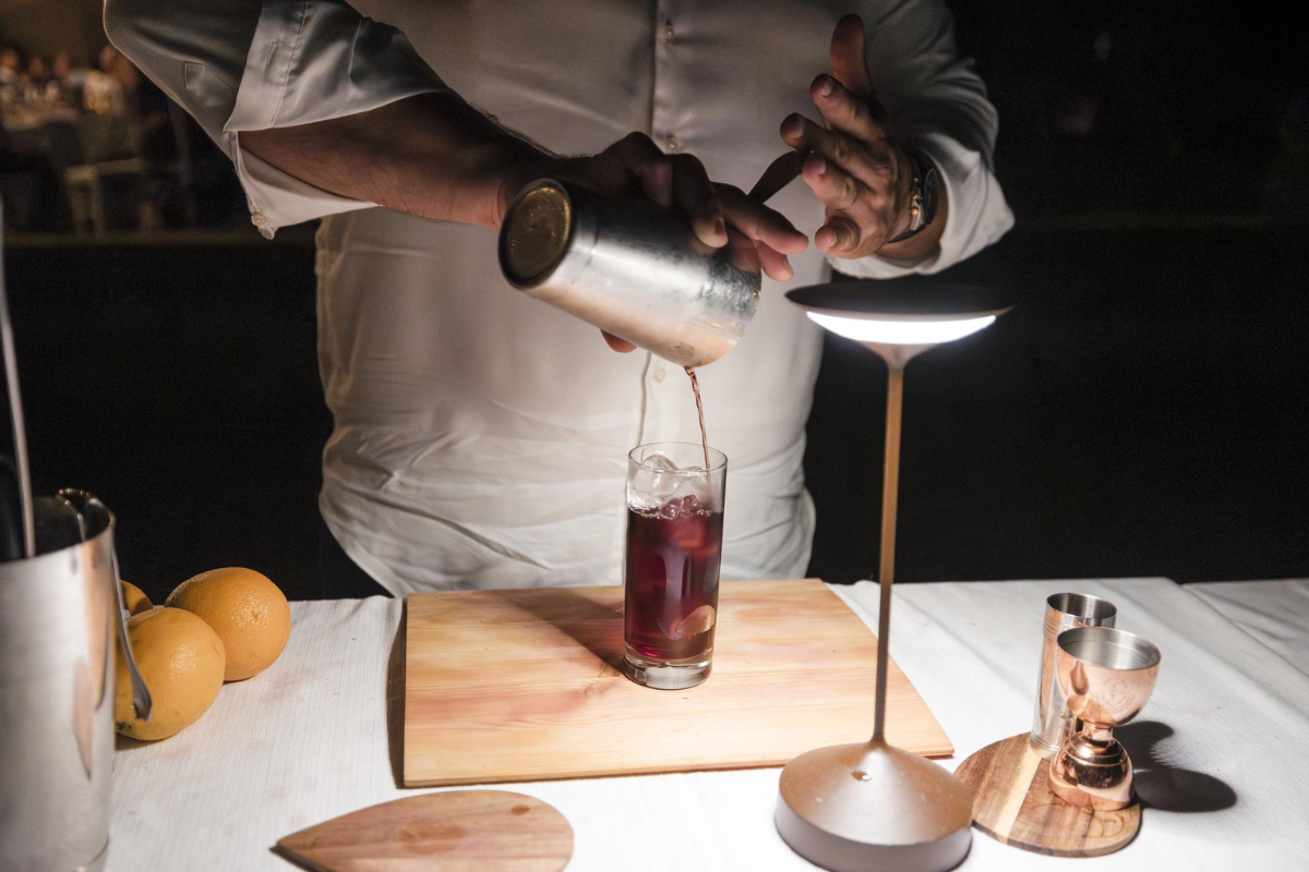 Il Morellino di Scansano reinventa l'estate tre cocktail d'autore svelano la sua anima versatile e contemporanea