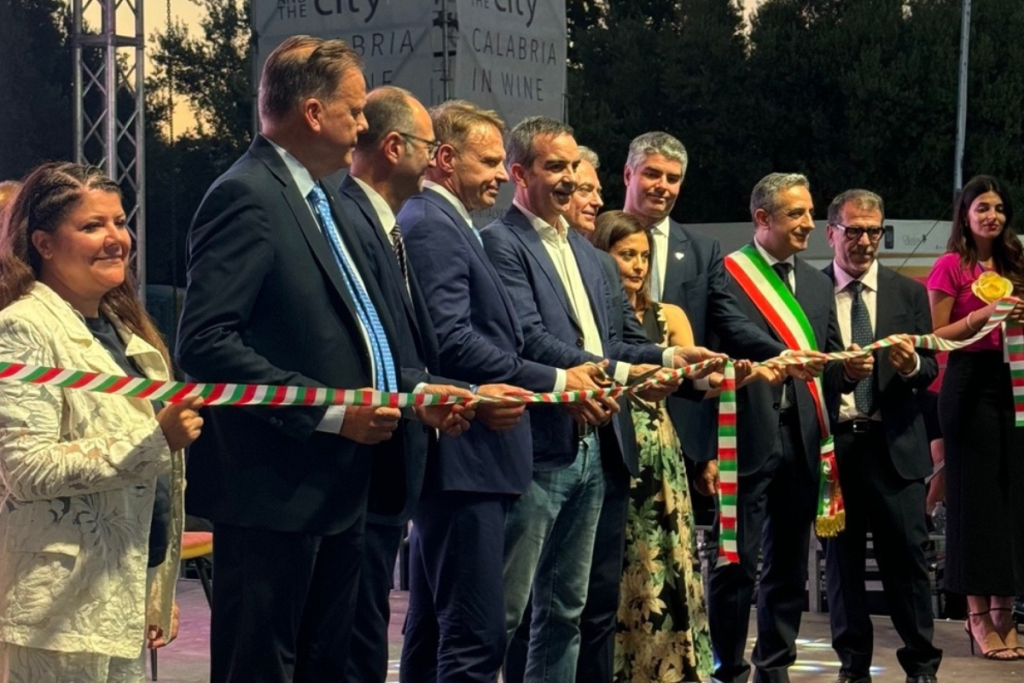 Vinitaly and The City Calabria in Wine da record, successo in notturna e focus sui giovani viticoltori