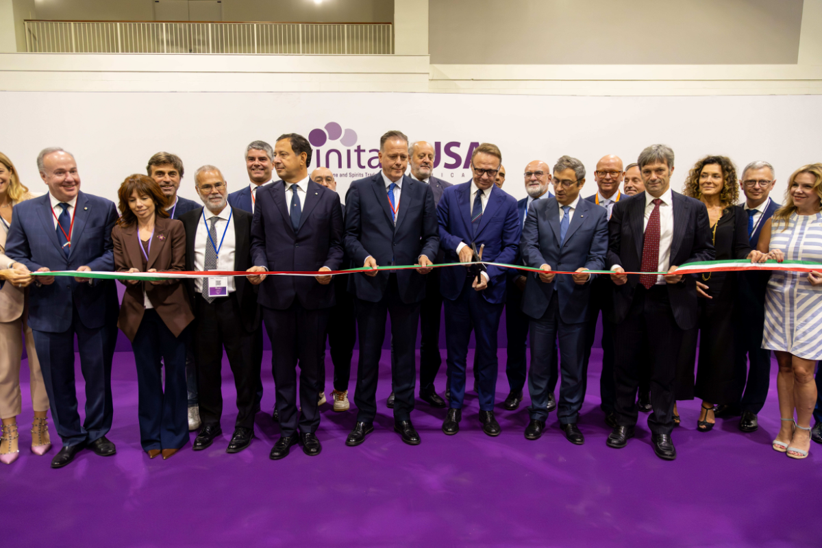 Vinitaly Chicago 2025 l'Italia tiene il mercato USA nonostante dazi al 15% e rallentamento consumi
