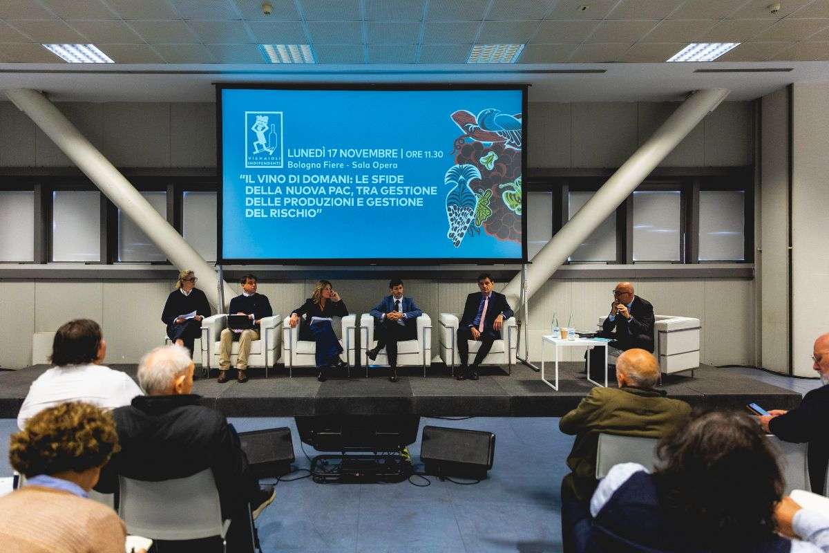 Vignaioli al centro della politica: a Bologna si disegna il vino del futuro