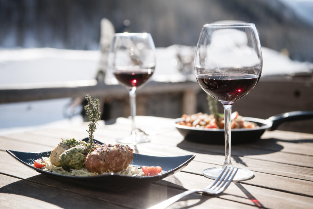 Wine Ski Safari 2026 l'Alta Badia celebra l'incontro tra sci e vini altoatesini