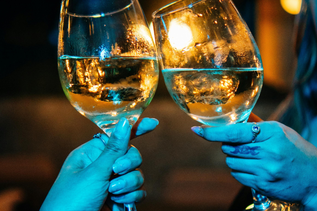 Si beve meno vino o siamo noi a vivere meno?