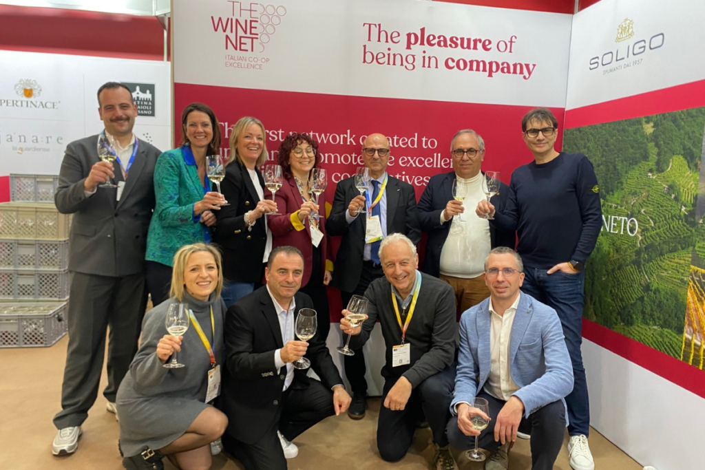 The Wine Net a Vinitaly Tourism 2026 con uno stand condiviso il vino cooperativo si racconta attraverso i suoi territori