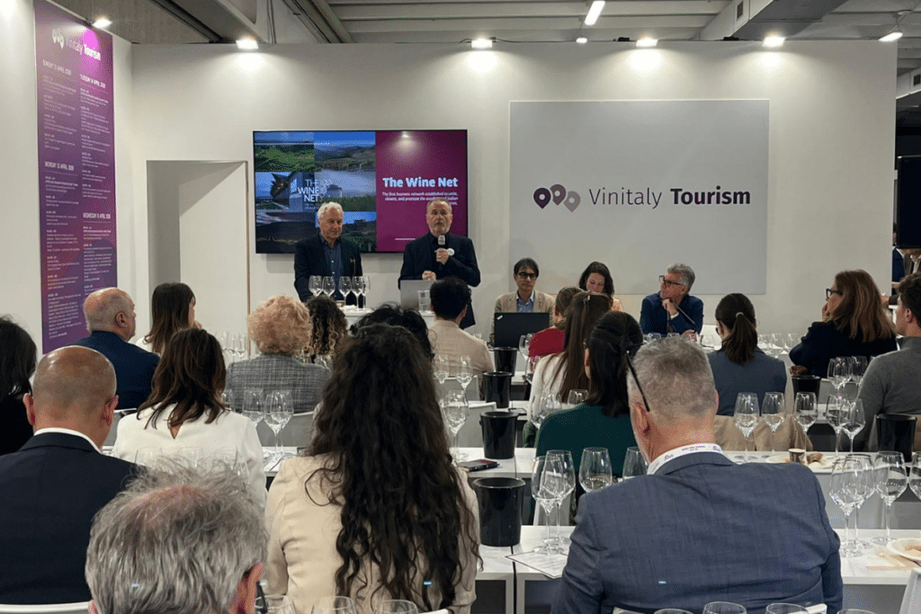 Enoturismo cooperativo sei regioni, sei vini, sei esperienze