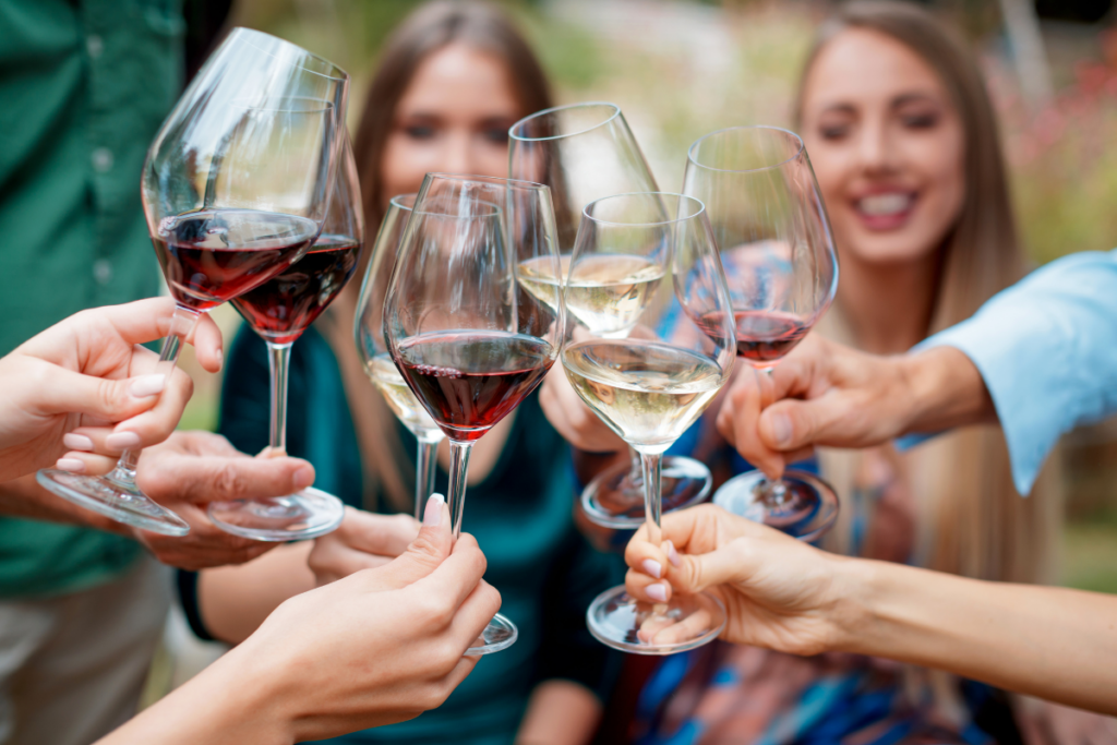 I giovani non hanno abbandonato il vino. Forse è il contrario