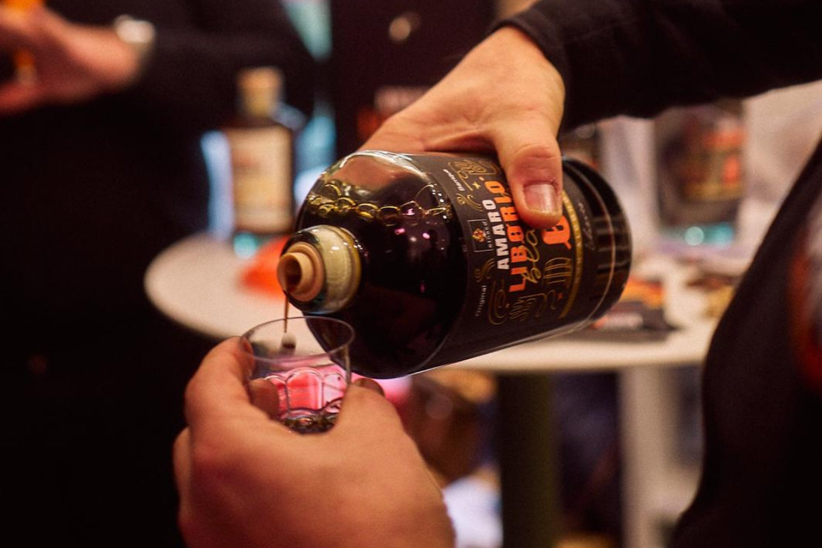 Un aceto che invecchia 33 anni adesso è dentro un amaro analcolico siciliano nasce Liborio Black