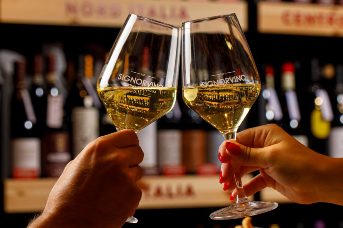 Signorvino verso i 50 punti vendita sette nuove aperture nel 2026 tra caffè storici e grandi città