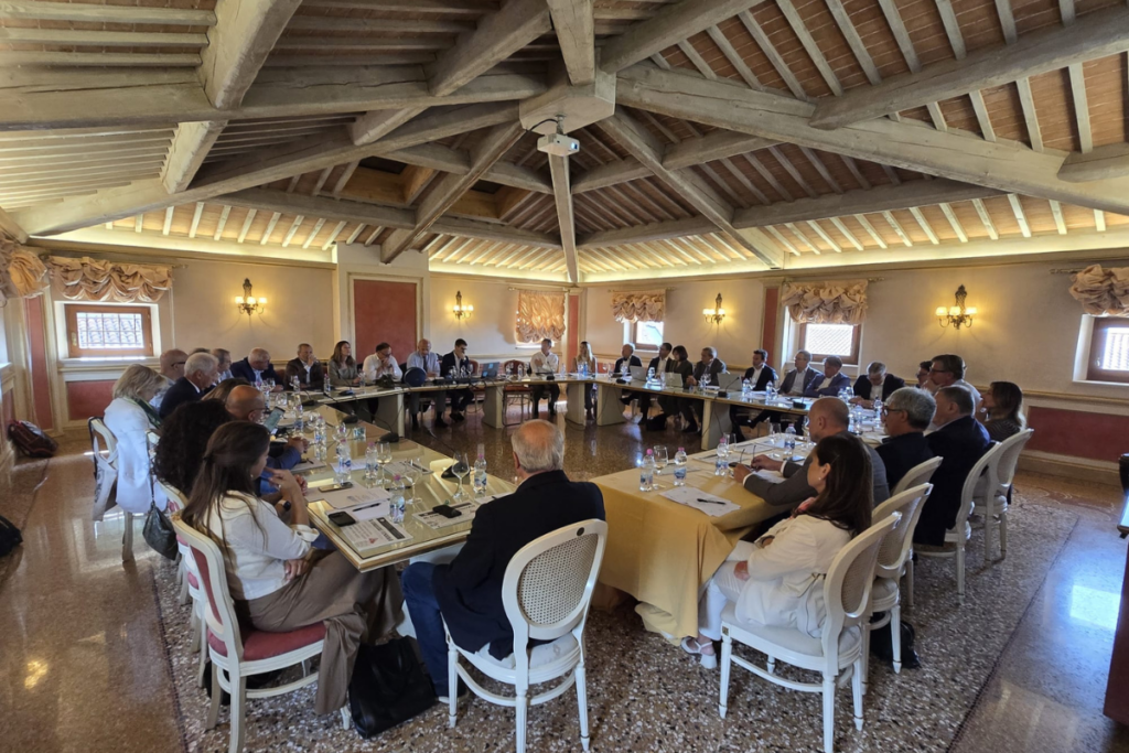 Vino italiano in crisi, Unione italiana vini approva il piano per contenere la produzione