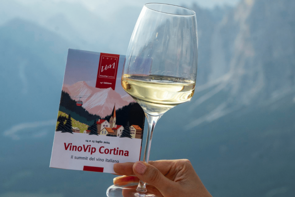 VinoVip Cortina 2026, i grandi tenori del vino italiano sul palco delle Dolomiti