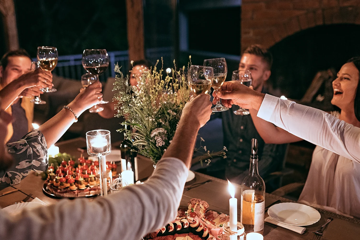 Il vino dei giovani meno a tavola ogni giorno, più nei momenti speciali