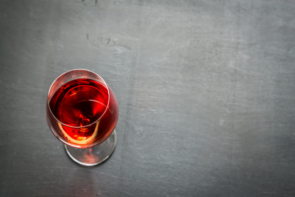 Vino italiano, il passaggio generazionale spinge ricavi e investimenti